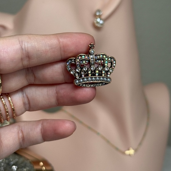 ⚜️ Silver Crown Brooch - Picture 4 of 8
